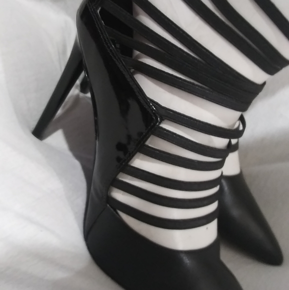 New KENNETH COLE NEW YORK HEELS - Picture 3 of 8